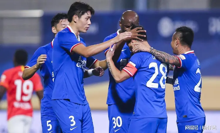 Crown Sports-荷甲倒计时，上海申花今夜临场应变，细节引发关注，震撼外界，赛程密集仍需轮换(上海申花官方网站)